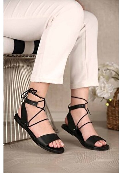 Kadın Sandalet Suni Deri Malzeme ile Düz Topuk ve Bağcıklı Tasarım 1 cm modelleri