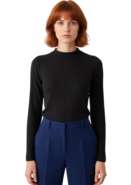 Kadın Uzun Kollu Orta Kalınlıkta Bej Örme Bluz Fitted Kesim ve Dik Yaka Ile Kış Kombinlerinizde Cool