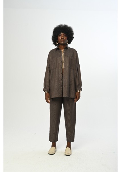 Kadın Çift Cepli Düz Renk Kolları Büzgülü Oversize Kesim Gömlek modelleri