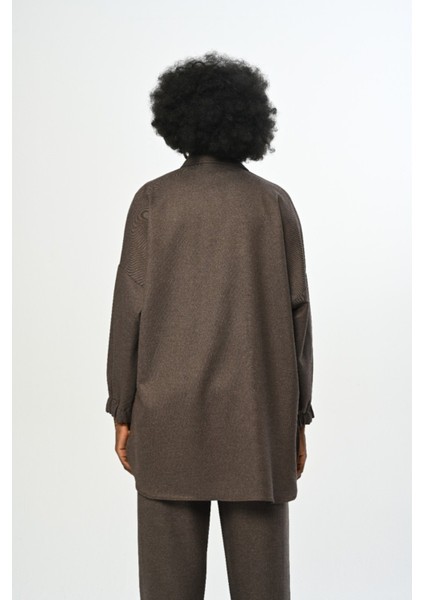 Kadın Çift Cepli Düz Renk Kolları Büzgülü Oversize Kesim Gömlek fırsatları