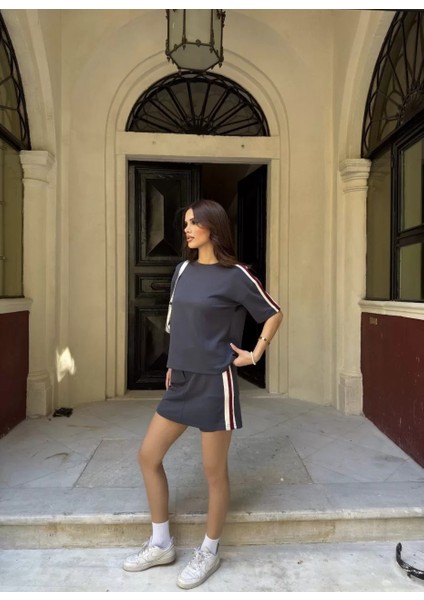 Osy Modal Yumuşak Dokulu Kumaş Kadın Parçalı Bisiklet Yaka T-Shirt Mini Şortlu Etek Ikili Takım - Füme indirimleri