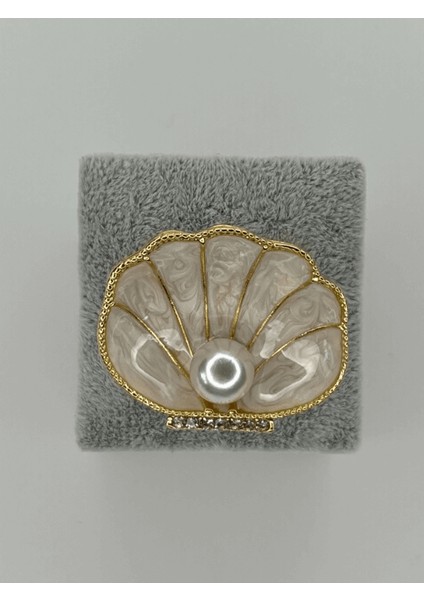 Beyaz Sedef Yansımalı Istiridye Figürlü Inci Detaylı Gold Broş