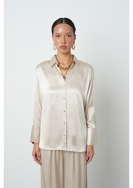 Kadın V Yaka Açık Bej Renk Düz %100 Viskoz Altın Düğmeli Gömlek