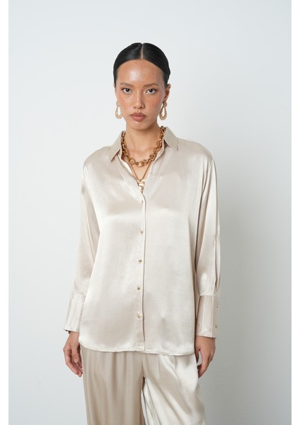 Kadın V Yaka Açık Bej Renk Düz %100 Viskoz Altın Düğmeli Gömlek modelleri