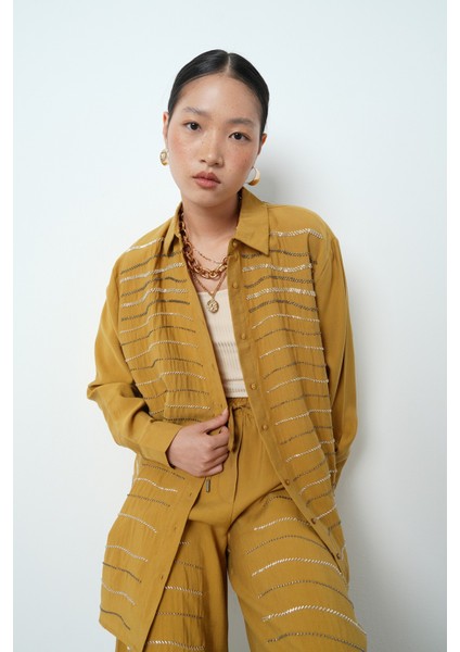 Kadın Yatay Şerit Taş Işlemeli Düz Renk Oversize Gömlek fiyatları