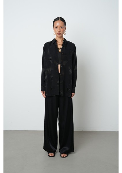 Kadın Siyah Renk Lale Desenli Oversize Kesim Gömlek fırsatları