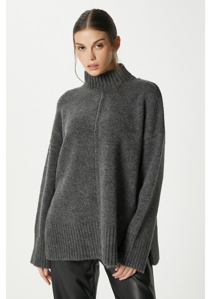 Kadın Wonder Yumuşacık Dik Yaka Antrasit Yırtmaçlı Oversize Triko Kazak fırsatları