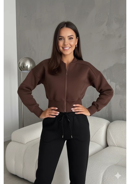 Kadın Fermuarlı Fit Cropped Sweatshirt – Sportif & Şehirli Stil