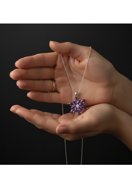 - 925 Ayar Gümüş Lotus Çiçeği Ametist Taşlı Kolye