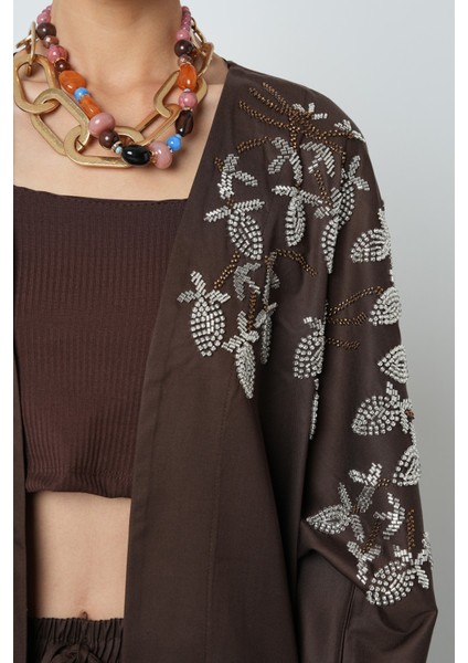 Kadın Yakası ve Kolları Boncuk Işlemeli Oversize Uzun Kimono modelleri