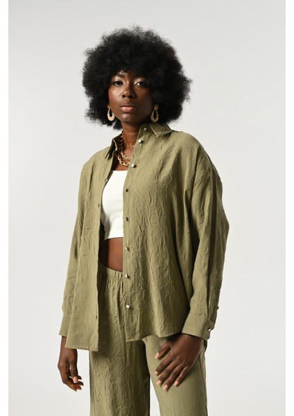 Kadın Düğme Detaylı Kırışık Kumaş Düz Renk Gömlek