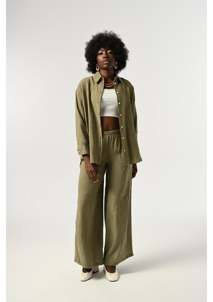 Kadın Düğme Detaylı Kırışık Kumaş Düz Renk Gömlek fırsatları