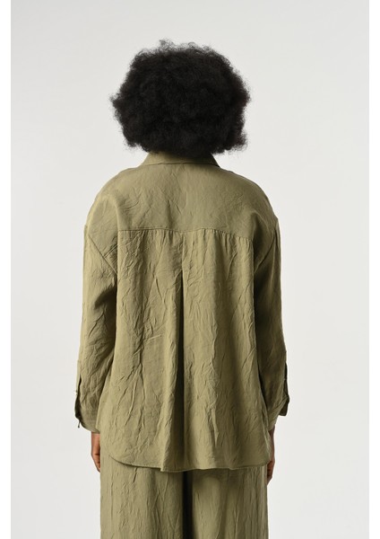 Kadın Düğme Detaylı Kırışık Kumaş Düz Renk Gömlek indirimleri