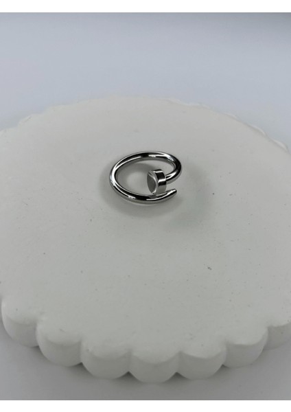 Çivi Detaylı Parlak Silver Yüzük