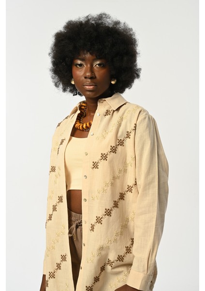 Kadın Natur Renk Önü Nakış Işlemeli Oversize Kesim Gömlek fiyatları