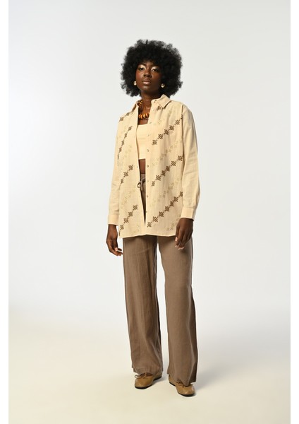 Kadın Natur Renk Önü Nakış Işlemeli Oversize Kesim Gömlek fırsatları