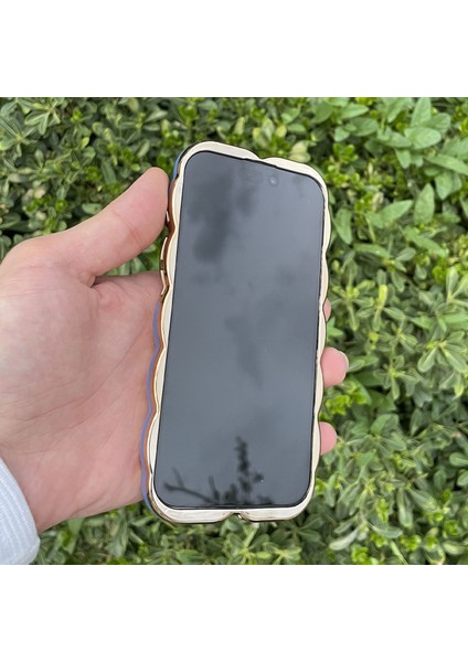 iPhone 15 Pro Max Kılıf Yaprak Desenli Parlak Darbe Önleyici Silikon Kapak fiyatları