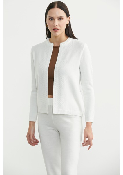 Yuvarlak Yaka Motifli Triko Hırka - Kemik