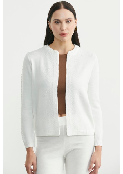 Yuvarlak Yaka Motifli Triko Hırka - Kemik fiyatları