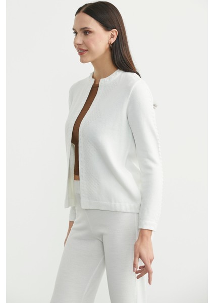 Yuvarlak Yaka Motifli Triko Hırka - Kemik fırsatları