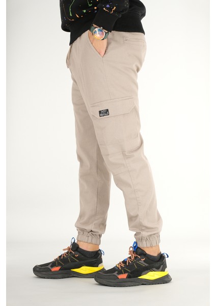 Erkek Taş Rengi Kargo Cepli Jogger Pantolon Rahat Kesim Pamuklu Lastikli Paça