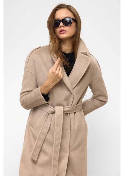 Apolet Detaylı Çıt Çıt Kapamalı Oversize Moher Kaban Kum 3147