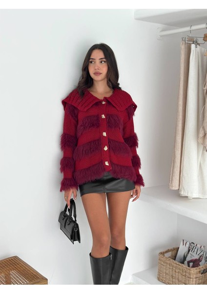 Kadın Şekilli Gold Düğme Detaylı Tüylü Saçaklı Yakalı Kalın Örgü Triko Hırka fiyatları