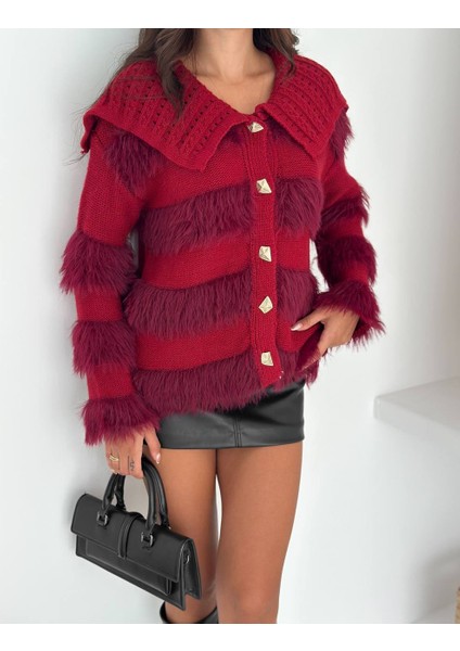 Kadın Şekilli Gold Düğme Detaylı Tüylü Saçaklı Yakalı Kalın Örgü Triko Hırka modelleri