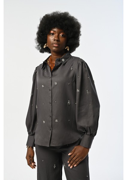 Kadın Önü ve Kolları Taş Işlemeli Antrasit Renk Gömlek