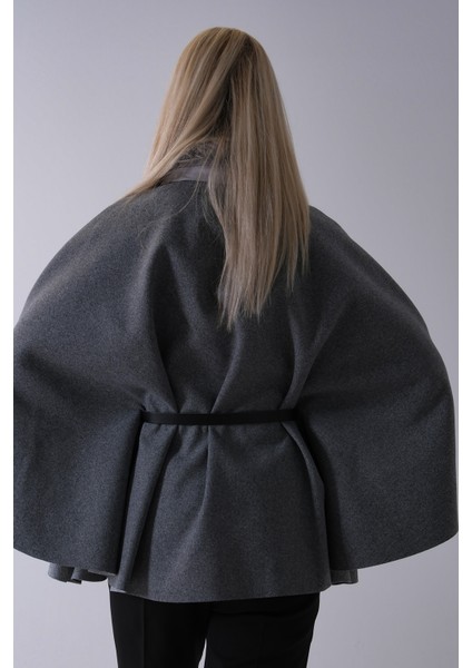 Gri Önü Düğme Kapamalı Kemerli Yakası Kürklü Panço 47122714.06 fırsatları