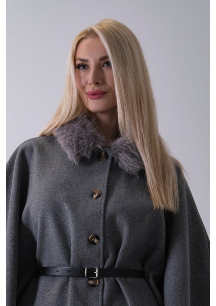 Gri Önü Düğme Kapamalı Kemerli Yakası Kürklü Panço 47122714.06
