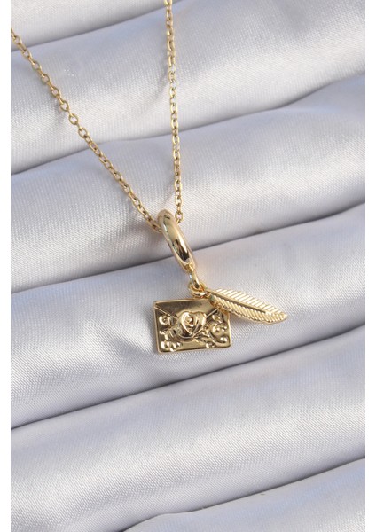 316L Çelik Gold Renk Kalp Detay Mektup Figür Charm Model Kadın Kolye - Lisinya