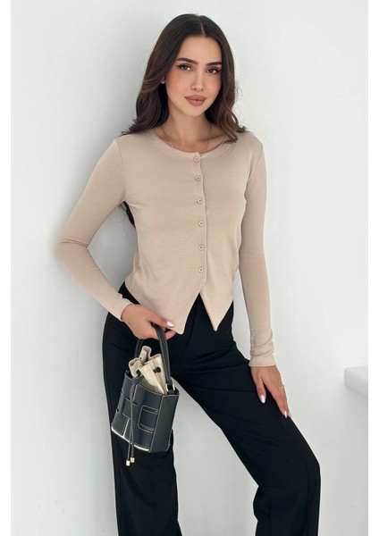 Kadın Sivri Etek Uçlu Düğmeli Bluz – Modern & Şehirli Stil modelleri