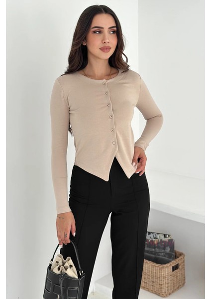 Kadın Sivri Etek Uçlu Düğmeli Bluz – Modern & Şehirli Stil indirimleri