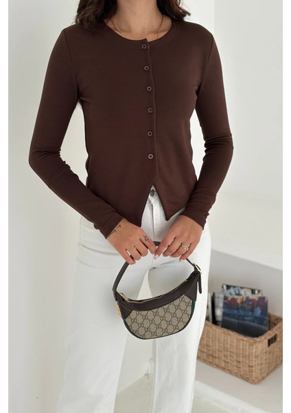 Kadın Sivri Etek Uçlu Düğmeli Bluz – Modern & Şehirli Stil modelleri