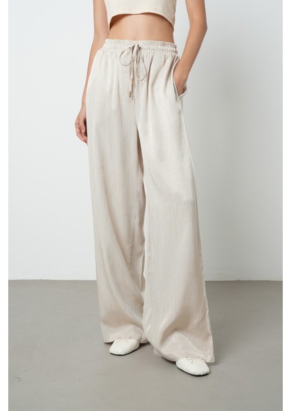 Kadın Bej Renk Ince Desenli Bol Paça Beli Lastikli Pantolon modelleri