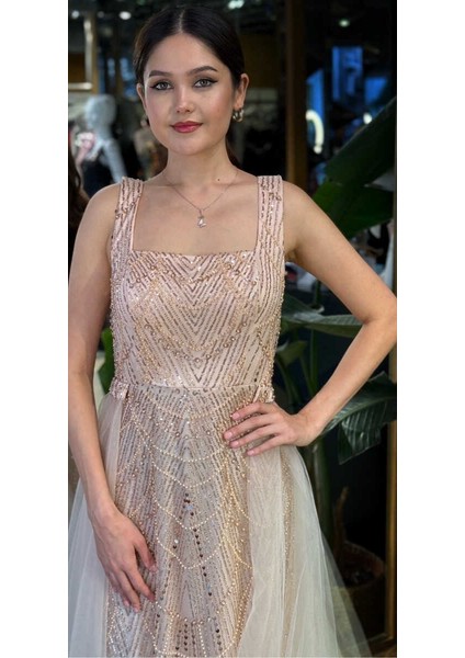 Pudra Renk Kare Yaka Kalın Askı Çıkarılabilir Kuyruk Pullu Boncuklu Uzun Abiye Elbise 11055-02 fiyatları