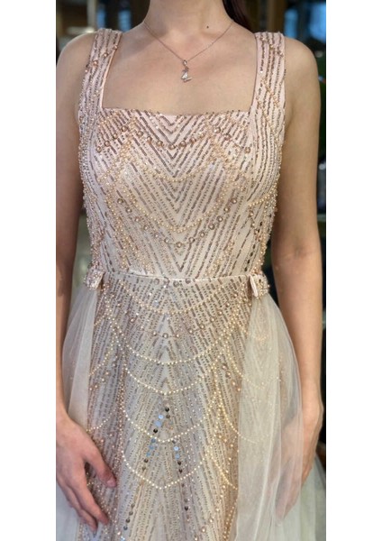 Pudra Renk Kare Yaka Kalın Askı Çıkarılabilir Kuyruk Pullu Boncuklu Uzun Abiye Elbise 11055-02 modelleri