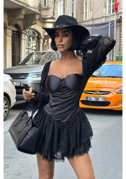 Önü Fırfırlı Altı Volanlı Elbise