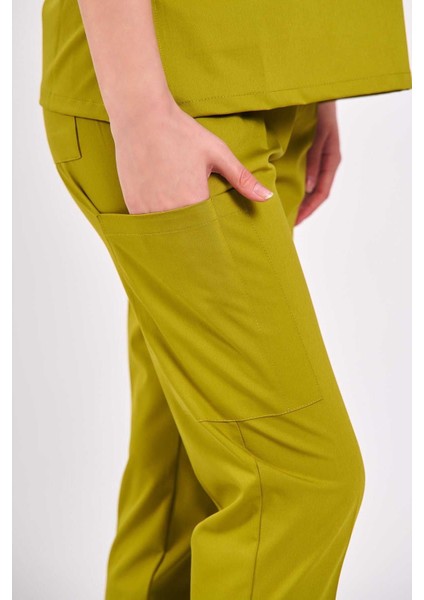 Kadın Doktor & Hemşire Forma Takımı Likralı– Yağ Yeşili Scrubs Üst ve Pantolon Seti Likralı modelleri