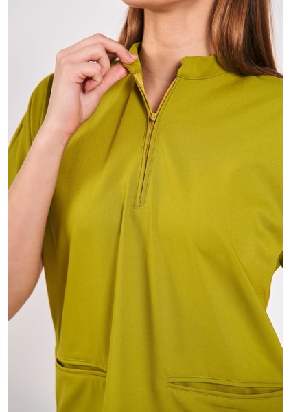 Kadın Doktor & Hemşire Forma Takımı Likralı– Yağ Yeşili Scrubs Üst ve Pantolon Seti Likralı