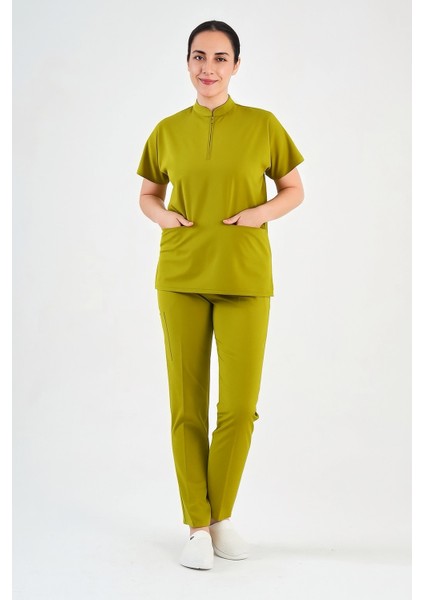 Kadın Doktor & Hemşire Forma Takımı Likralı– Yağ Yeşili Scrubs Üst ve Pantolon Seti Likralı