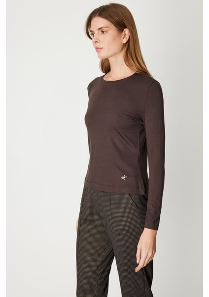 Kadın Metal Aksesuarlı Sıfır Yaka Basic Bluz 61303 Kahverengi fiyatları