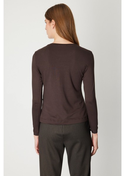 Kadın Metal Aksesuarlı Sıfır Yaka Basic Bluz 61303 Kahverengi fırsatları