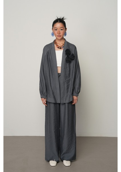 Kadın Gül Detaylı Düz Renk Oversize Kesim Kimono fırsatları
