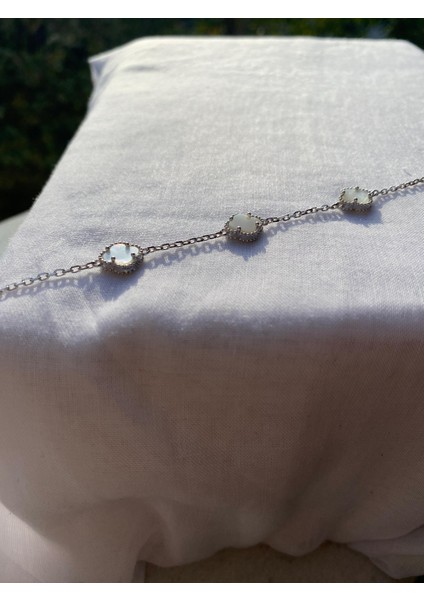 925 Ayar Beyaz Renk 3 Yaprak Şans Yoncası Kadın Bileklik-Uzunluk:17.5+(4cm ) fiyatları