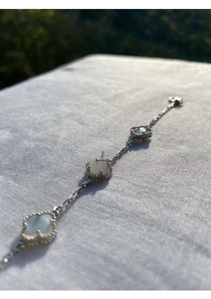 925 Ayar Beyaz Renk 3 Yaprak Şans Yoncası Kadın Bileklik-Uzunluk:17.5+(4cm ) modelleri