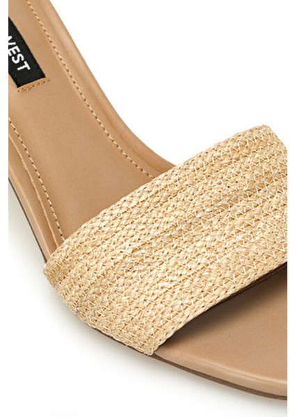 Kadın Günlük Terlik Hasır Malzeme ile Yüksek Topuklu Şık Tasarım