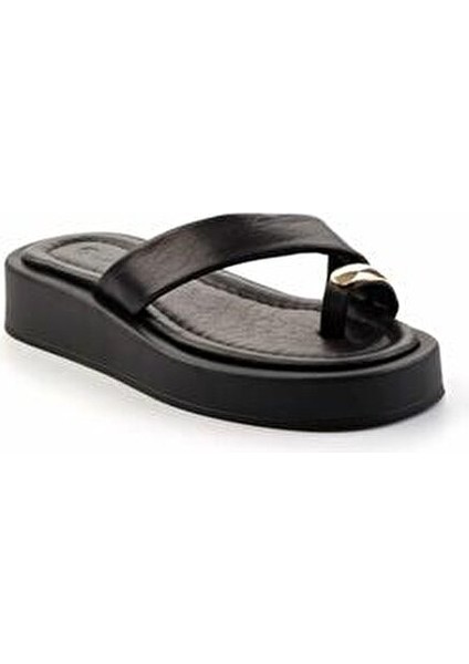 Kadın Terlik Düz Topuk Tasarımı ile Şık ve Rahat Hakiki Deri Siyah Altın