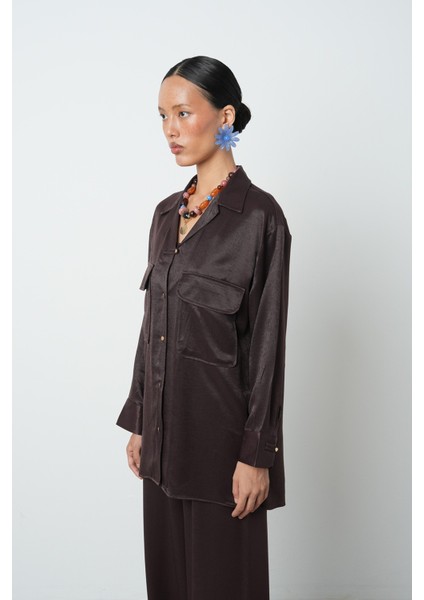 Kadın Düz Renk Çift Cepli Altın Düğme Detaylı Gömlek fiyatları